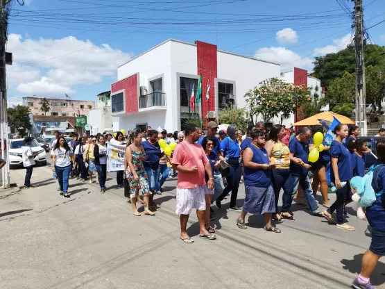 Setembro Amarelo: Prefeitura Municipal realiza caminhada e panfletagem por ruas de Medeiros Neto