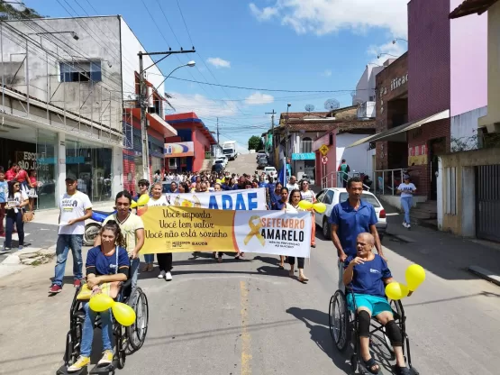 Setembro Amarelo: Prefeitura Municipal realiza caminhada e panfletagem por ruas de Medeiros Neto