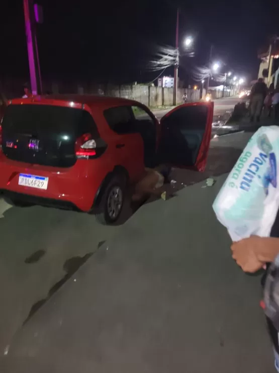 Casal é executado a tiros dentro do carro em Eunápolis.  Jovem de 17 anos estava grávida