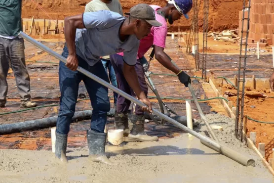 Prefeitura de Teixeira prossegue com a construção da UBS do residencial Santos Guimarães