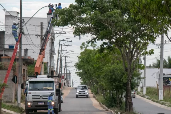 Iluminação modernizada: Prefeitura instala luminárias de LED na Avenida Kaikan