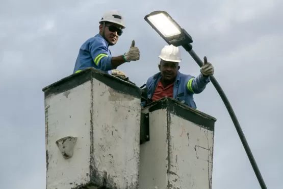 Iluminação modernizada: Prefeitura instala luminárias de LED na Avenida Kaikan