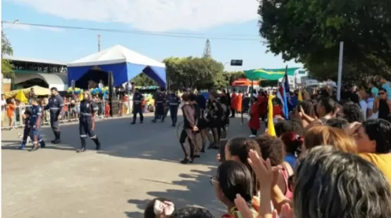 Desfile cívico marca o 61º aniversário de emancipação político-administrativa de Itamaraju