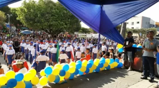 Desfile cívico marca o 61º aniversário de emancipação político-administrativa de Itamaraju