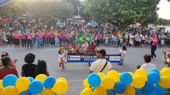 Desfile cívico marca o 61º aniversário de emancipação político-administrativa de Itamaraju