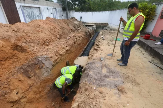 Prefeitura implanta rede de drenagem no bairro Ouro Verde