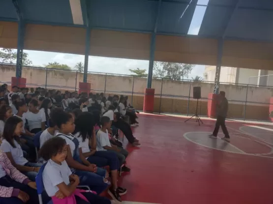 Mucuri - Alunos da escola Luís Eduardo Magalhães participam de palestras sobre ansiedade e dependência química