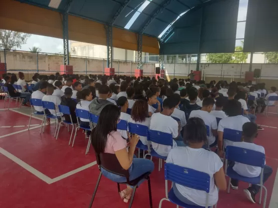 Mucuri - Alunos da escola Luís Eduardo Magalhães participam de palestras sobre ansiedade e dependência química