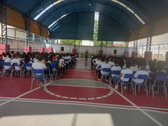 Mucuri - Alunos da escola Luís Eduardo Magalhães participam de palestras sobre ansiedade e dependência química