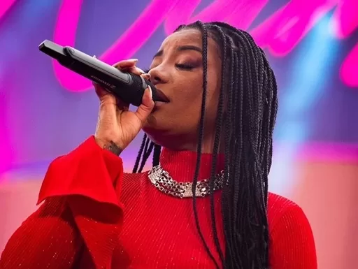 Eita! Ludmilla é levada ao hospital após passar mal em show