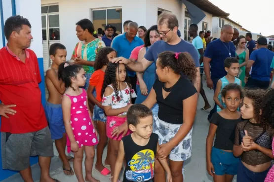 Prefeitura inaugura mais um chafariz em Teixeira de Freitas