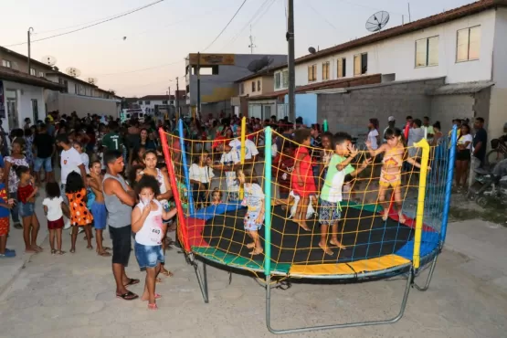 Prefeitura inaugura mais um chafariz em Teixeira de Freitas