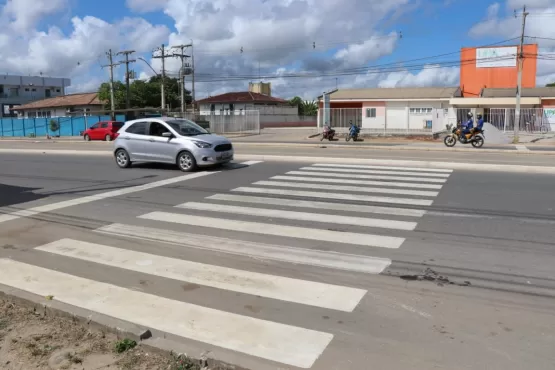 Prefeitura manda intalar redutores de velocidade em Teixeira de Freitas para diminuir o alto numero de acidentes