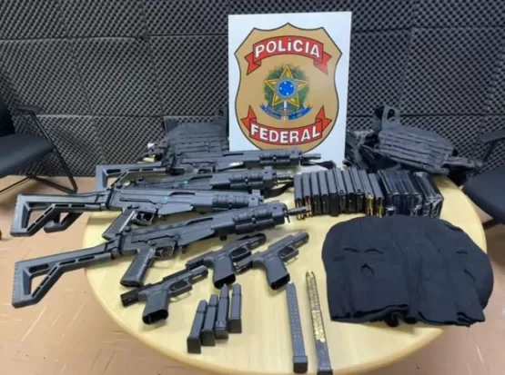 Empresário ligado a clube de tiros é suspeito de desviar armas de CACs para facções criminosas; PF investiga o caso