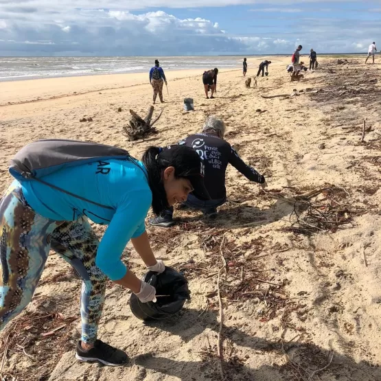 Prefeitura emite Nota de Esclarecimento sobre o ressurgimento de fragmentos de óleo na praia de Alcobaça