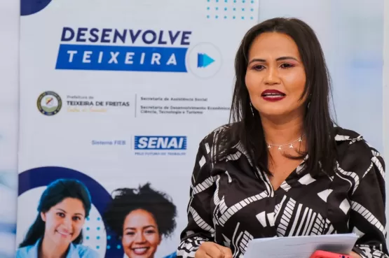 Alunos de cursos profissionalizantes do Desenvolve Teixeira recebem certificados; veja fotos