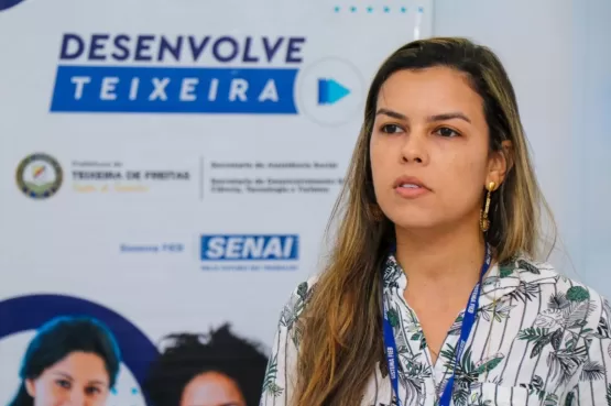 Alunos de cursos profissionalizantes do Desenvolve Teixeira recebem certificados; veja fotos