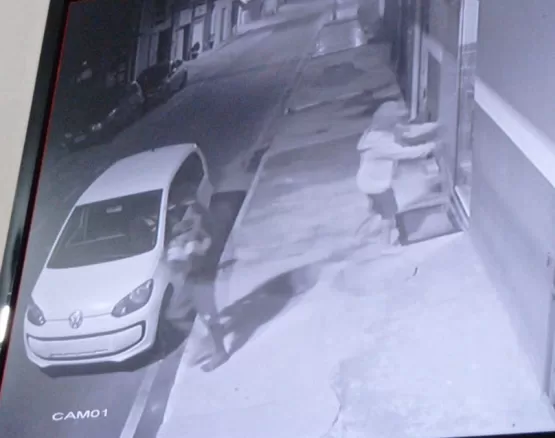 Vídeos flagram  homens furtando loja no centro de Mucuri