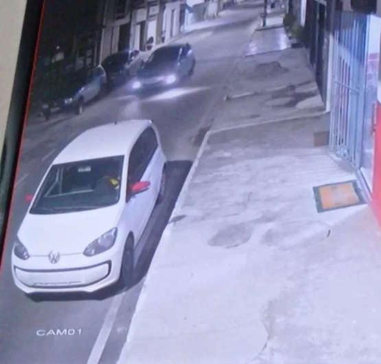 Vídeos flagram  homens furtando loja no centro de Mucuri