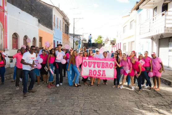 Caminhada marca a concientização do Outubro Rosa  em Caravelas