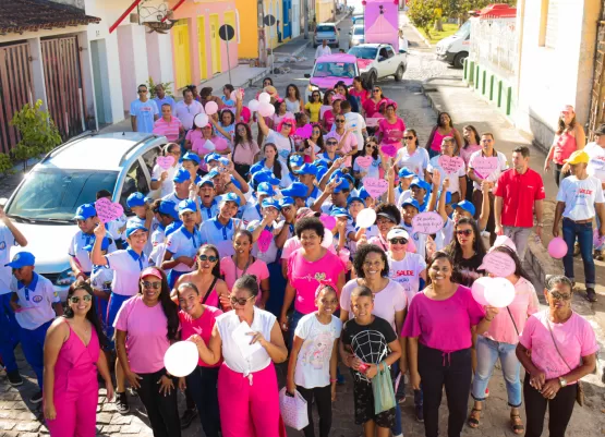 Caminhada marca a concientização do Outubro Rosa  em Caravelas