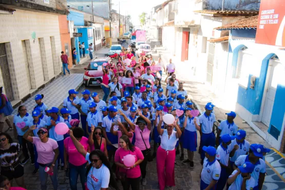 Caminhada marca a concientização do Outubro Rosa  em Caravelas