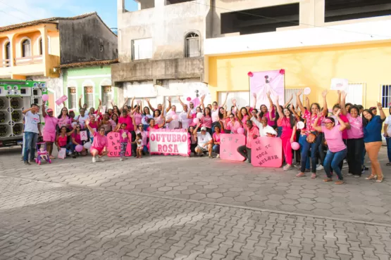 Caminhada marca a concientização do Outubro Rosa  em Caravelas