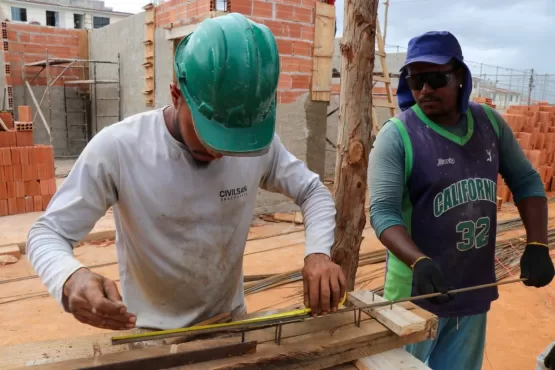 Prefeitura de Teixeira de Freitas continua com construção da UBS do residencial Santos Guimarães