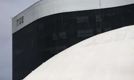 TSE manda apagar posts sobre suposto apoio de Bolsonaro a Jefferson