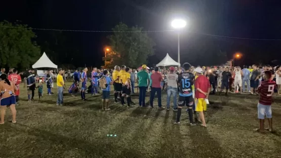 Prefeitura de Mucuri investe na iluminação de LED em campo de futebol para Comunidade Beija-flor