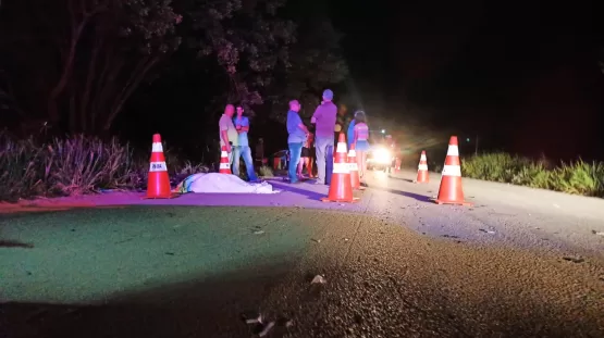 Vaqueiro morre em acidente na BA 290 próximo ao Terras da Bahia em Teixeira de Freitas. Duas mulheres ficaram feridas