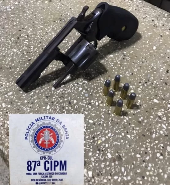PM prende dono de bar com um revólver durante a madrugada em Teixeira de Freitas