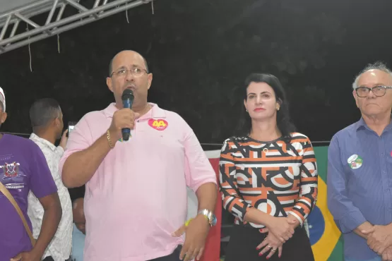 Prefeita Luciana Machado inaugura a Praça do Chafariz em Nova Viçosa