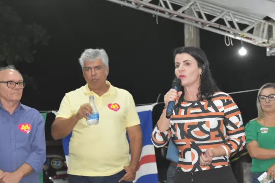 Prefeita Luciana Machado inaugura a Praça do Chafariz em Nova Viçosa