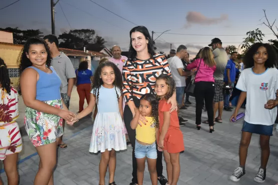 Prefeita Luciana Machado inaugura a Praça do Chafariz em Nova Viçosa