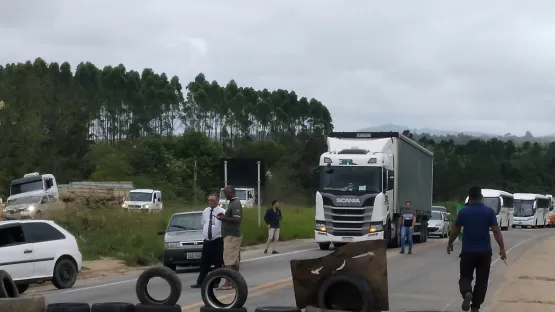 Protestos de bolsonaristas interdita a BR 101 em várias cidades do extremo sul da Bahia