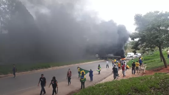 Protestos de bolsonaristas interdita a BR 101 em várias cidades do extremo sul da Bahia