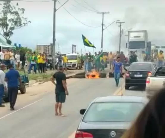 Protestos de bolsonaristas interdita a BR 101 em várias cidades do extremo sul da Bahia