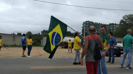 Protestos de bolsonaristas interdita a BR 101 em várias cidades do extremo sul da Bahia