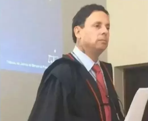 Mulher é morta pelo ex-marido na frente dos filhos na entrada da escola