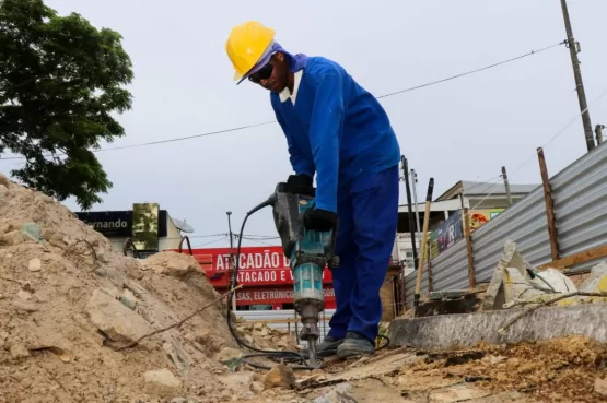 Praça da Bíblia: Prefeitura de Teixeira prossegue com construção da Rua Gourmet