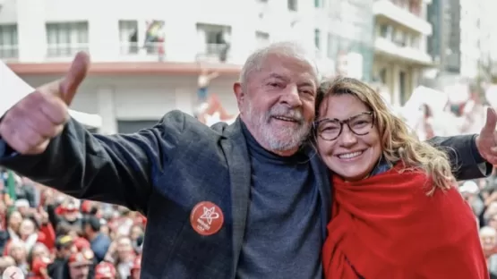 Vídeo - Lula e esposa Janja já estão Porto Seguro.