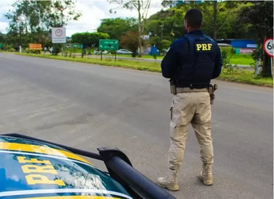 PRF recupera veículo roubado na cidade de Porto Seguro