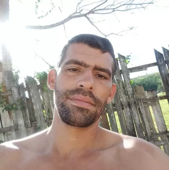 Corpo de homem com sinais de tiros e pauladas é encontrado em área de pastagem na cidade de Itamaraju
