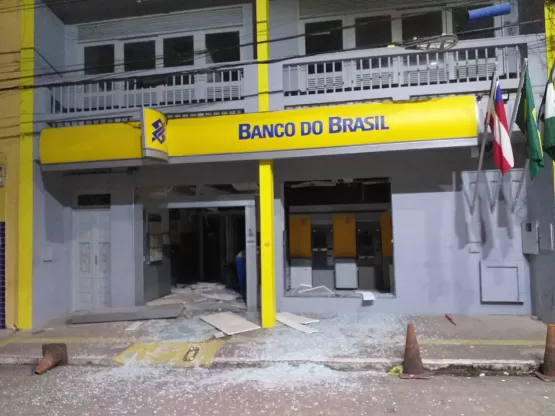 Criminosos explodem Três agências bancárias em   Muritiba, próximo a Salvador