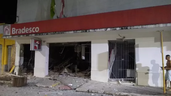 Criminosos explodem Três agências bancárias em   Muritiba, próximo a Salvador