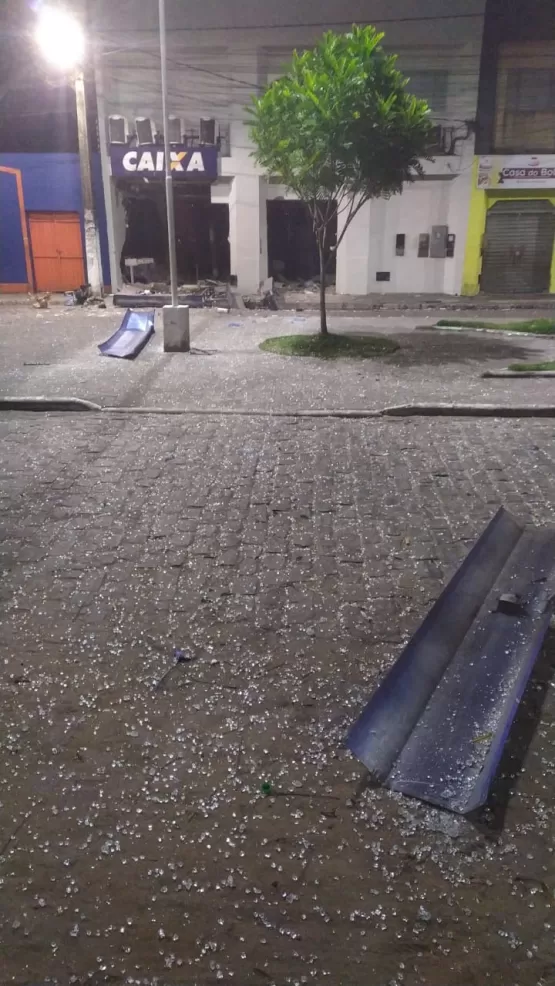 Criminosos explodem Três agências bancárias em   Muritiba, próximo a Salvador