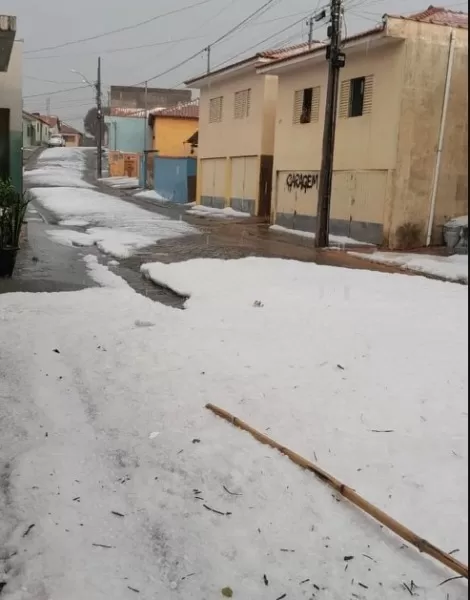 ​Chuva de granizo causa estragos no Sul de Minas