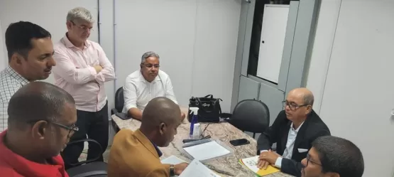 Prefeito Zico de Baiato visita Bahia Tursa para tratar do Verão 2022/2023 em Alcobaça