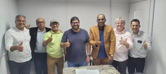 Prefeito Zico de Baiato visita Bahia Tursa para tratar do Verão 2022/2023 em Alcobaça